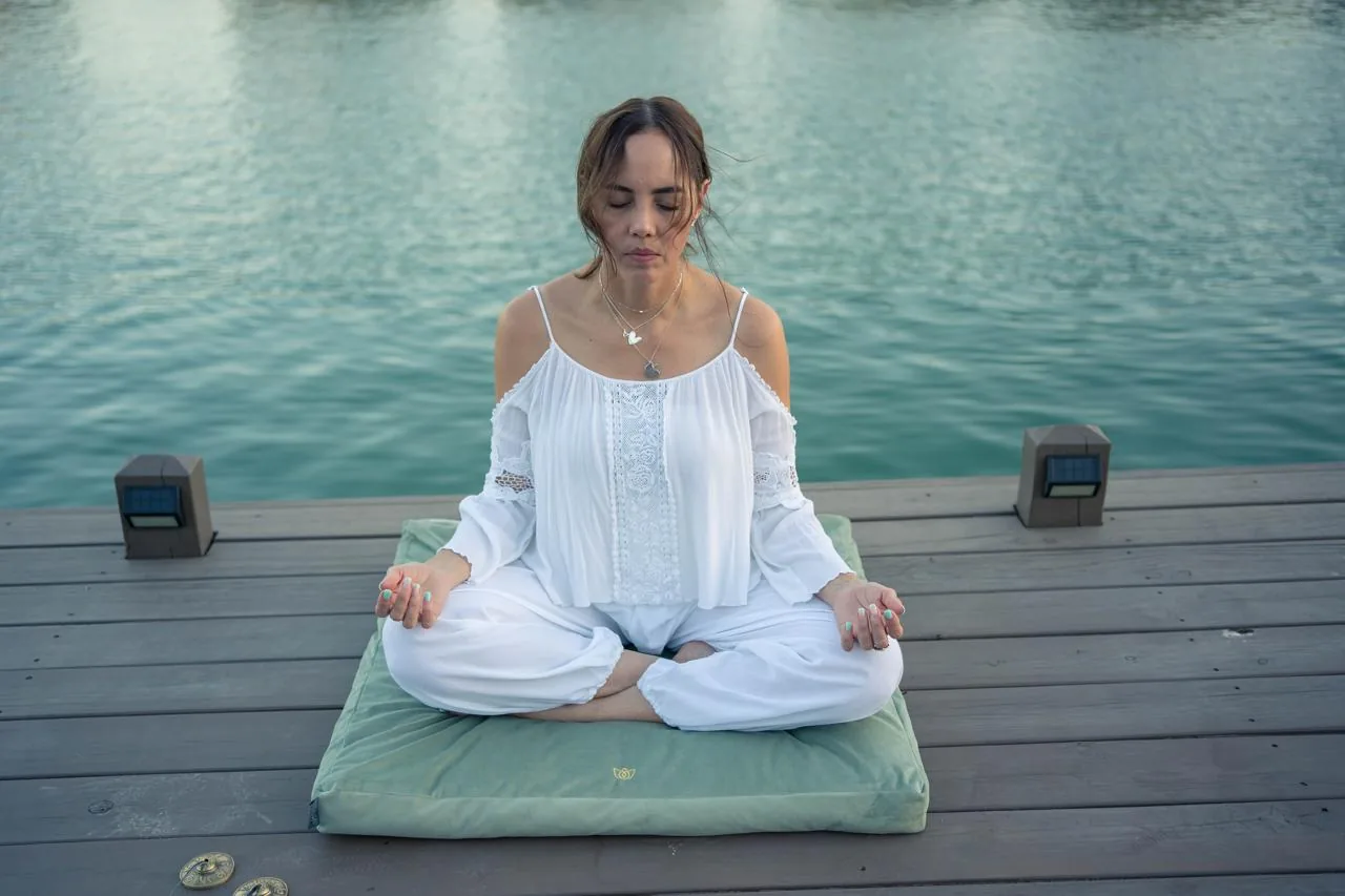 Sesión de yoga al amanecer en Refugio Serenia